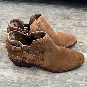 Like new Vince Camuto suede booties size 8